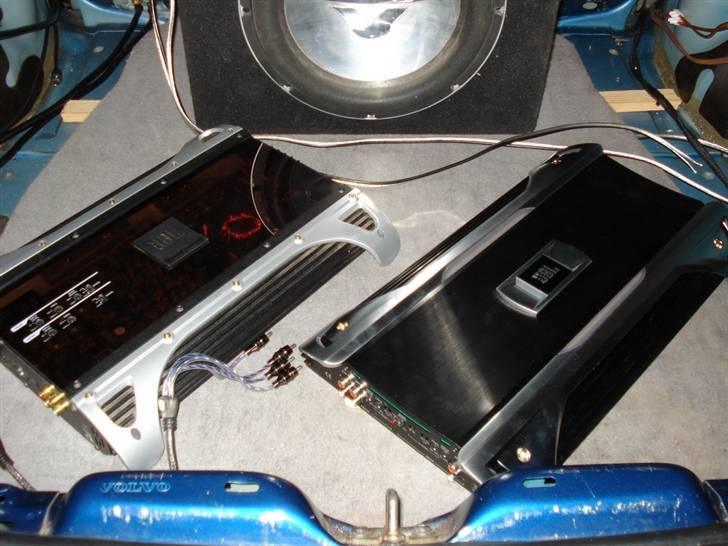 Anlæg - Min vurdering af Cerwin-Vega VMX 12.4 blev at den måtte se sig slået af JBL. billede 6