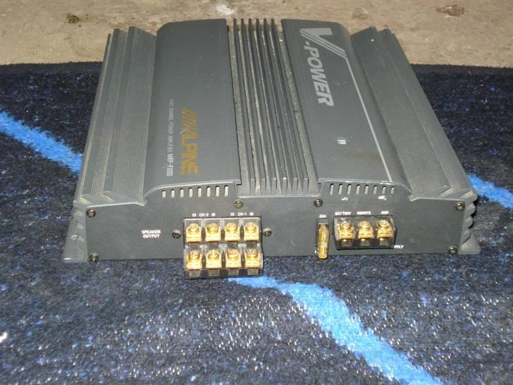 Anlæg - Alpine MRP-F 200

Performance 
RMS Power Output (Watts x Channels) 40 x 4
 
Peak Power Output (Watts x Channels) 180 x 2 
Power at 2 Ohms (Watts x Channels) 50 x 4 
Bridged Power (Watts x Channels) 100 x 2 
Minimum Impedance Bridged 4 
Minimum Impedance Unbridged 2 
Best Frequency Response 10-50k Hz 
THD at Rated RMS Power 0.08% 
Signal to Noise Ratio 100 dB 
Input Voltage 14.4v 
Features 
Amplifier Class AB  
Low-Pass Crossover Frequency 80 Hz 
Low-Pass Slope (dB/octave) 18 dB 
High-Pass Crossover Frequency 80 Hz 
High-Pass Slope (dB/octave) 18 dB 
Bass Boost 8dB 
Bass Boost Frequency 50Hz 
Fan Cooled No 
Fuse Rating 25 x 1 
Speaker Level Inputs Yes 
Preamp Outputs 1 pair 
LED Power Indicator Blue  
Width (inches) 11-13/16 
Height (inches) 2-5/16 
Depth (inches) 10 billede 25