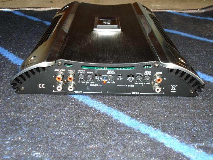 Anlæg - JBL GTO1004

- JBL 4 Kanals Bilforstærker
- 100W RMS x 4 kanaler ved 4 ohm
- 150W RMS x 4 kanaler ved 2 ohm
- 320W RMS x 2 kanaler ved 4 ohm  

Produktbeskrivelse:

600 Watt 4-Kanals Full-Range Bilforstærker med indbygget i variable elektroniske Crossover og variable Basfremhævning. 

Den GTO1004 er blevet manipuleret for at sikre optimal effekt levering i talrige impedances med lav forvrængning. Det kommer outfitted med variable 12dB per oktav elektronisk delefilter giver dig mulighed for at optimere systemet tuning baseret på højttaler placering og ledsagende højttaleren komponenter. Hele spektret Preamp udgange er forudsat lette flere forstærker Tilslutninger uden behov for høj-tab Y-adaptere eller signal splittere. Den GTO1004 er et godt valg hvis du søger at øge produktionen af din nuværende bil audio system. For yderligere at forbedre systemets ydeevne, vi vil foreslå, at du også tilføje et par JBL's GTO højtalere. 

Den GTO1004 også funktioner direkte slutte, som tillader brug af op til 4-gauge magt og jord kabel for at sikre nok saft bliver leveret. Direkte forbinde højttaler terminaler bruges også eliminerer behovet for ekstra adaptere eller specielle fittings. Fælles-dimension forstærker fodspor bruges på alle de GTO modeller giver to fælles dimensioner for ultra rene flere forstærker model anlæg.

Power Output 100W RMS x 4 kanaler ved 4 ohm, 150W RMS x 4 kanaler ved 2 ohm, 320W RMS x 2 kanaler ved 4 ohm 
Signal-støj (dBA) 104dBA (reference mærkeeffekt i 4 ohm) 
THD 0.02% (nominel effekt ved 4 ohm); ≤ 1% (bridged 2 kanal mode) 
Frekvensgang 10Hz - 100kHz (-3dB) 
Mål (L x B x H) 18-9/16 "x 10-3/8" x 2-1/8 " billede 22