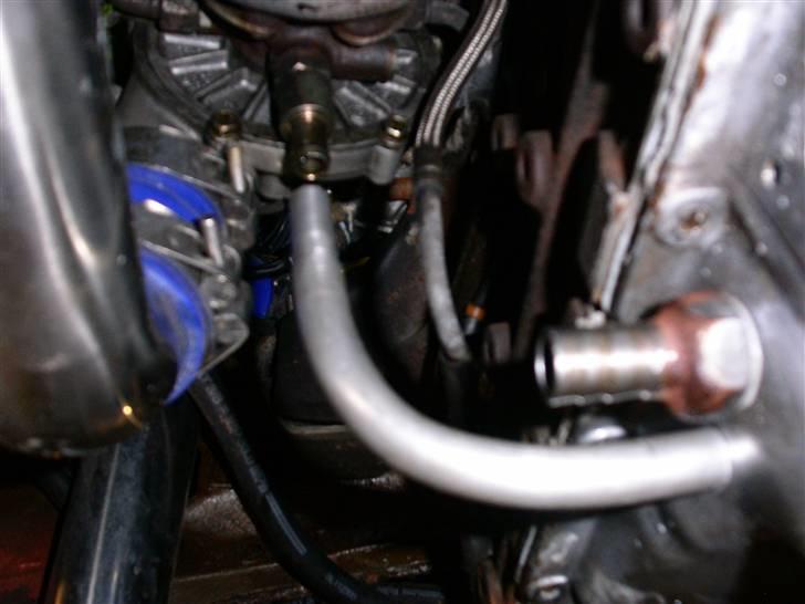 Utæt bundkar.. - Her borede jeg lige hul i det gamle bundkar så jeg nøjagtigt kunne se hvor jullet skulle være i det ny.. billede 4