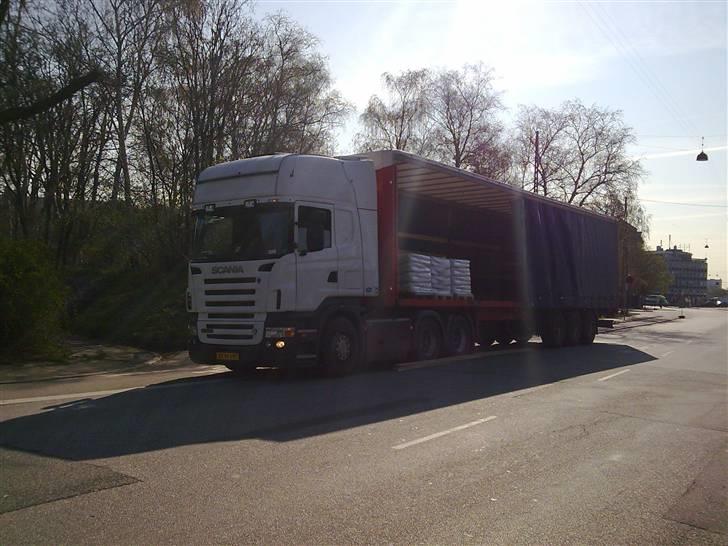 Billeder fra mine ture hos VB Transport - Over i København over ved kasernen og læsse lidt strøjte beton af. billede 28