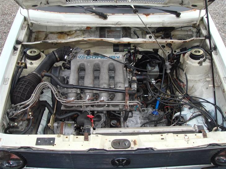 Golf 1 2000E/16V Oettinger projekt - Her er vi nået til 28-5-09
Bilen er strippet helt indvendigt og klar til at få monteret bur. billede 60