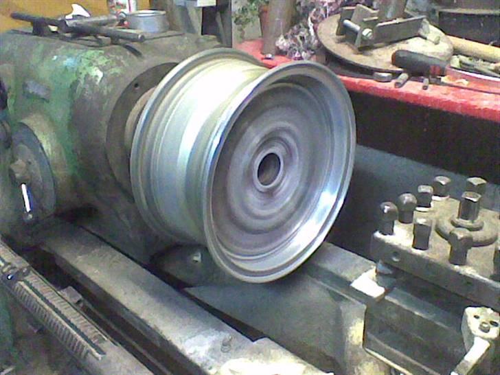 Min Safari 280 "GT"..  - Fælget i Drejebænk for at slibe kanter billede 26