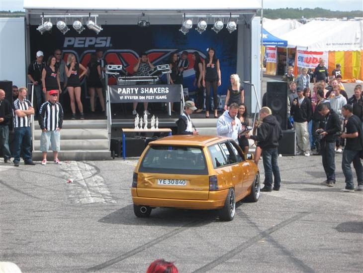 {{currentPhoto.altText}} billede {{currentPhoto.number}}