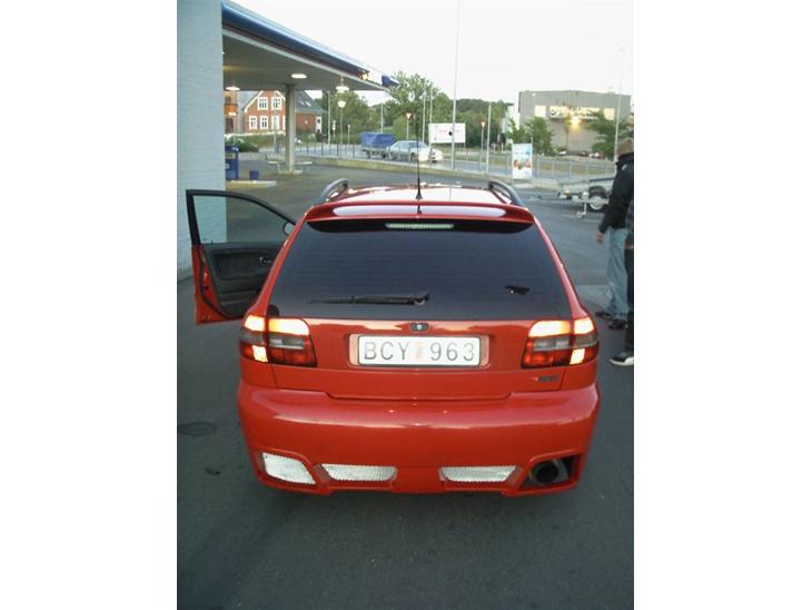 {{currentPhoto.altText}} billede {{currentPhoto.number}}