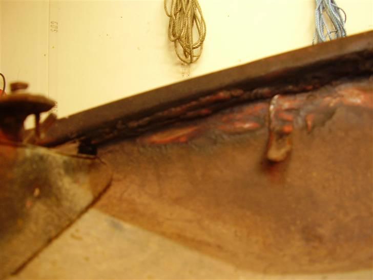 Alfa Romeo Alfetta GTV - Set fra maskinrummet. svejsninger under forskærm:( det skal vist lige laves om. billede 13