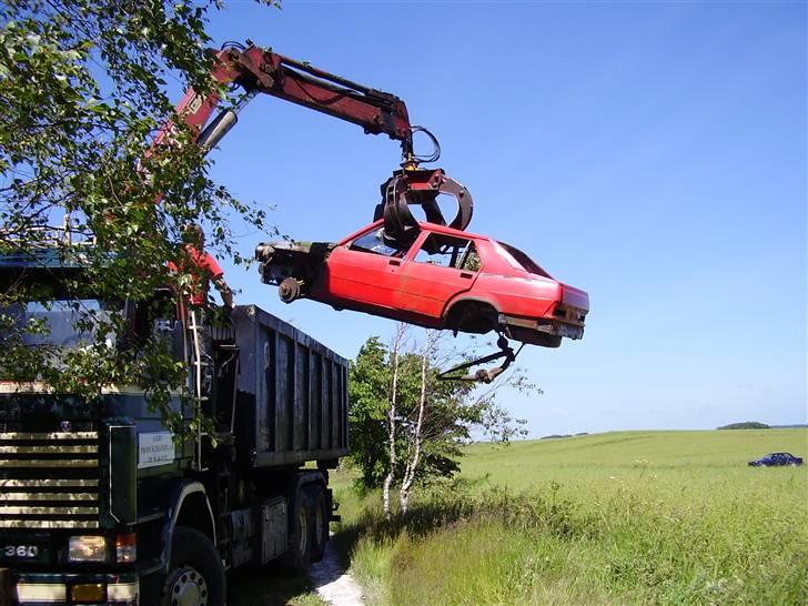 Alfa Romeo Alfetta GTV - Skrot manden henter den gamle røde 75'er... billede 22