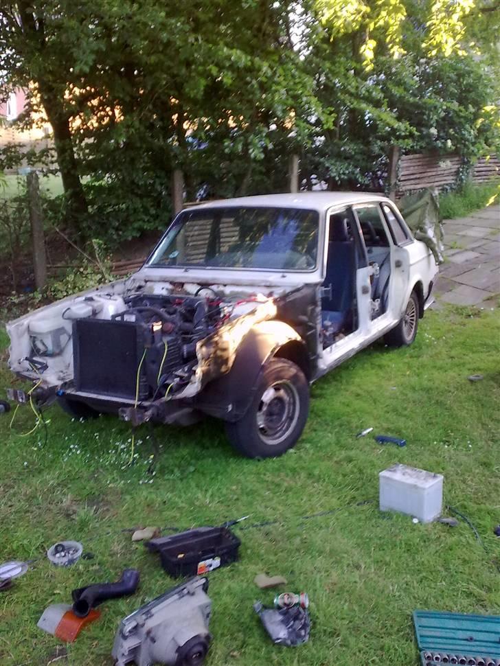 Ombygning af volvo 240 - Ser nu lidt sølle ud uden front (-: billede 15