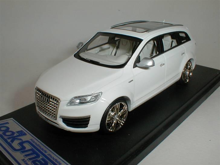 MODEL BILER i størrelse 1:43-1:24 og 1:18  - Looksmart diecast.

Audi V12 TDI

Str: 1:43
Modelbilen er kun bygget i 250 stk.

Billeder af den ægte bil på dette link : 
http://www.motorauthority.com/audis-maritime-inspired-q7-coastline-concept.html billede 161