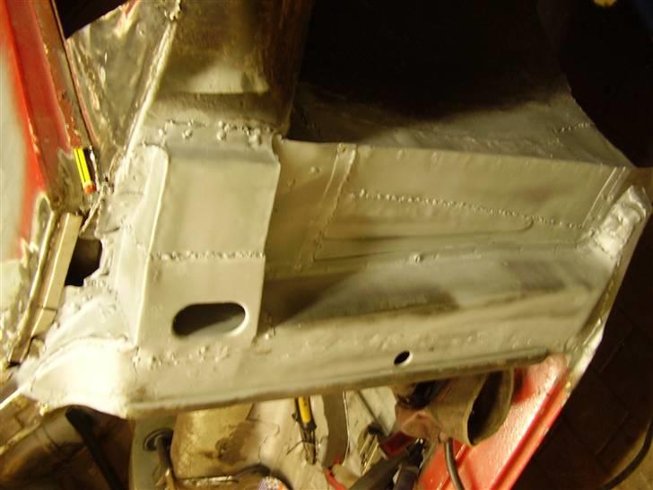 Alfa Romeo Alfetta GTV - Hjørnet er har fået en klat maling dog ikke helt færdigt:) billede 27