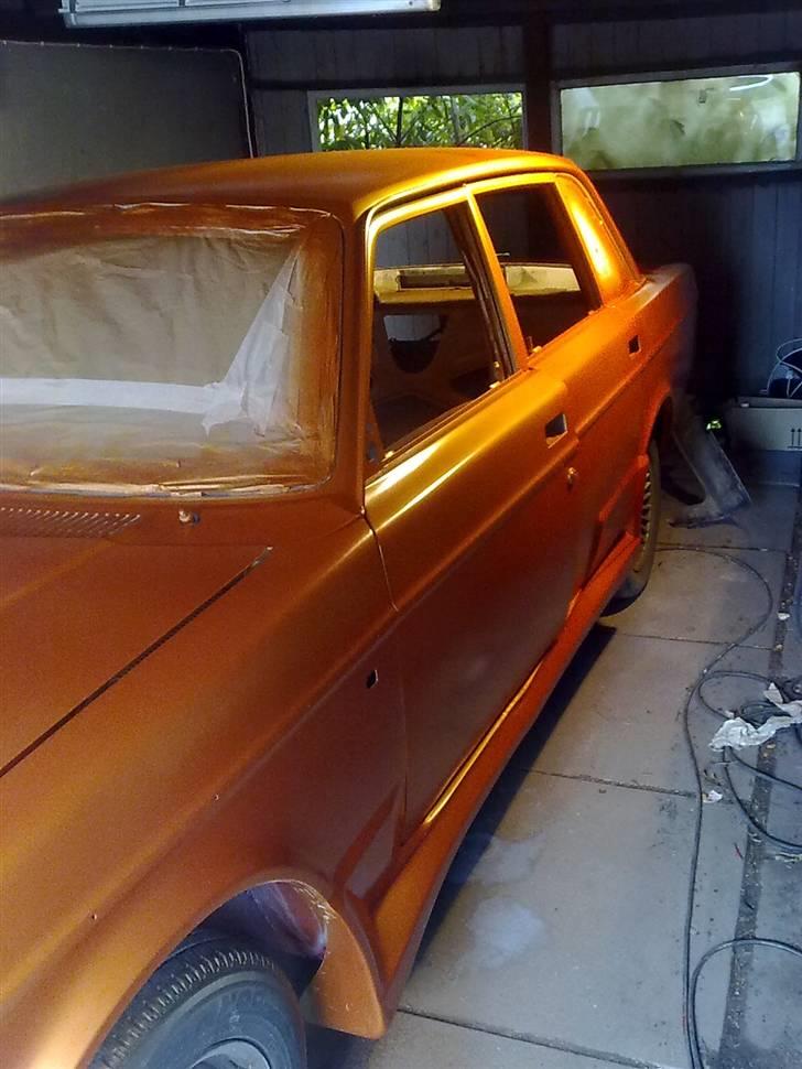 Ombygning af volvo 240 - De første billeder af malingen. så skal den bare have en gang klarlak (-: billede 38