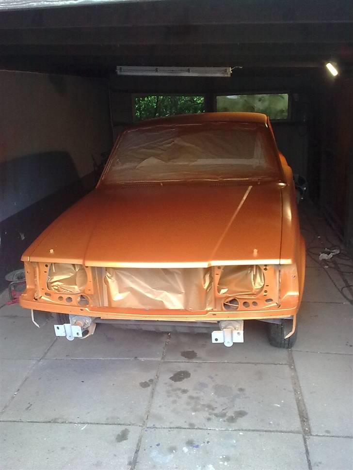 Ombygning af volvo 240 - Skal ellers love få det er en sart farve, ALT hvad der måtte være af de mindste fejl blir bare super synlige når den blir malet. billede 39