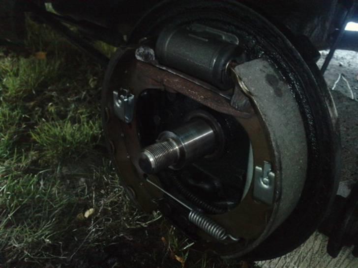 Projekt syn - Montering af nye bremsebakker og hjulcylinder billede 5