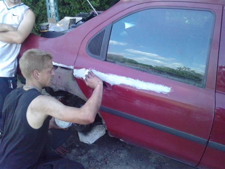 Projekt syn - Reperation af bule.
først er den blevet trukket ud med skruer og derefter spartlet billede 8