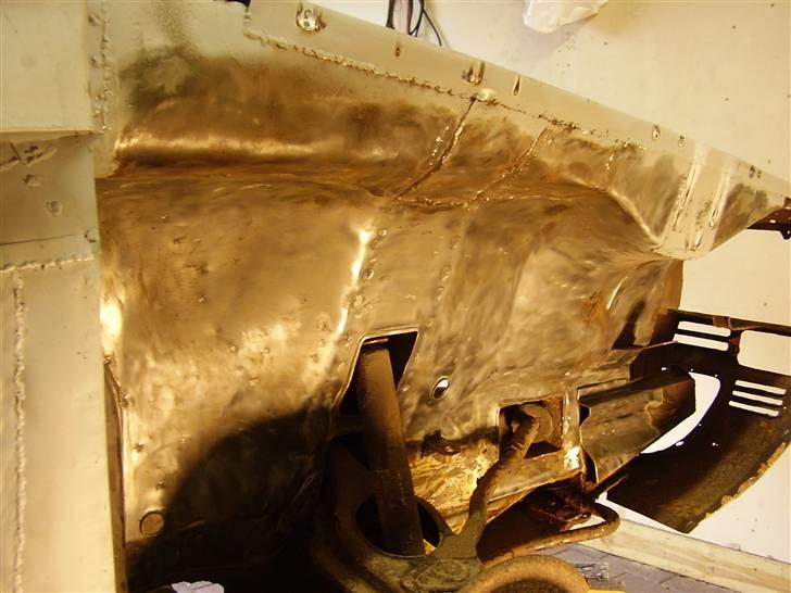 Alfa Romeo Alfetta GTV - Bag forskærmet og under undervogns og maling var den ok uden rust. billede 34