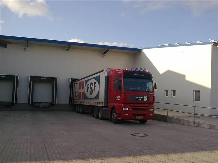 Billeder fra mine ture hos VB Transport - Nede og læsse et læs vaske pulver til Göteborg. Godt nok et underligt sted og læsse. billede 81