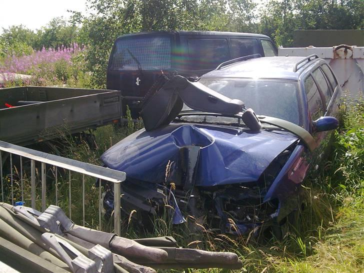 Til minde om Ove Bruun.. - Mere vw busser, trailer osv.. Ja og en 406 STW som har mødt en lygtepæl. billede 12