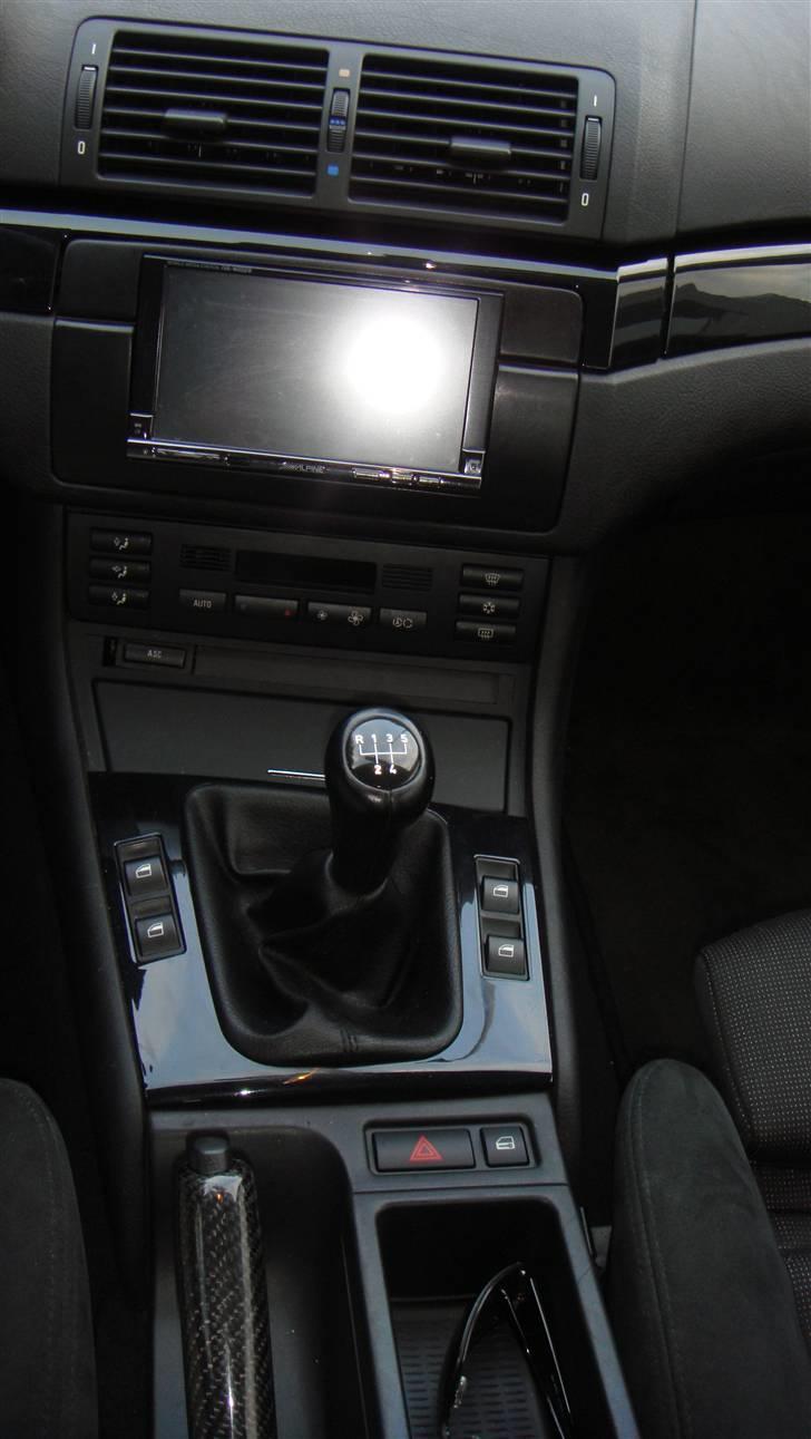 2-DIN skærm i BMW E46 Coupé - Den sidste ramme kommer på billede 5