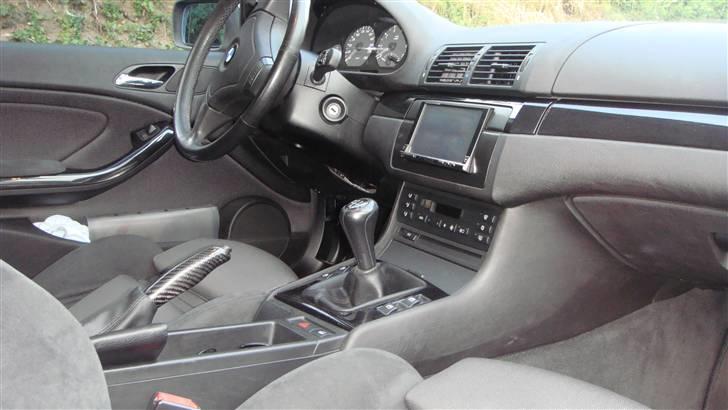 2-DIN skærm i BMW E46 Coupé - Det færdige resultat billede 6