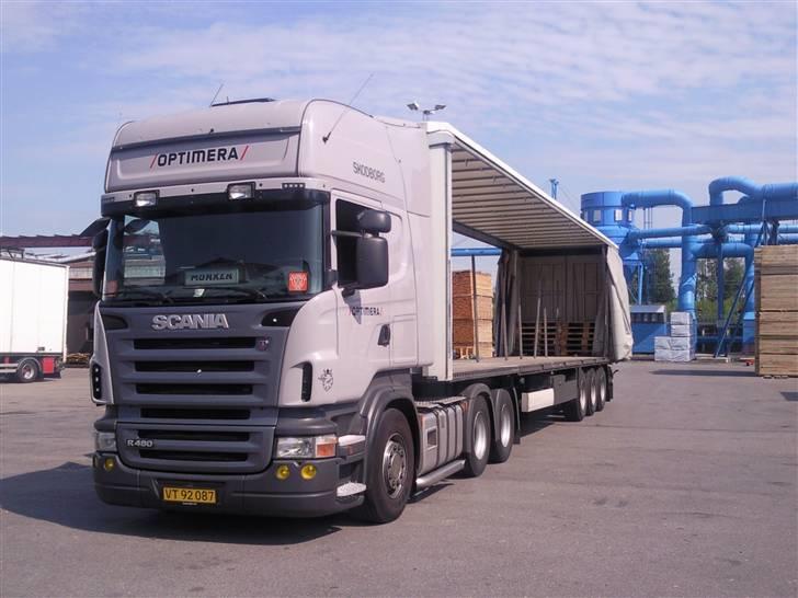 Min lastbil ved Optimera - Ved Vida savværk i Vislanda i Sverige :) Dejlig dag billede 5