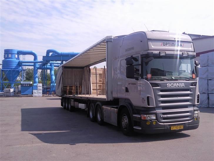 Min lastbil ved Optimera - Ved Vida savværk i Vislanda i Sverige :) Dejlig dag billede 4