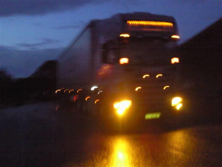 Min lastbil ved Optimera - Ikke så godt billed, men det giver et indtryk af hvordan den ser ud når det er mørkt billede 14