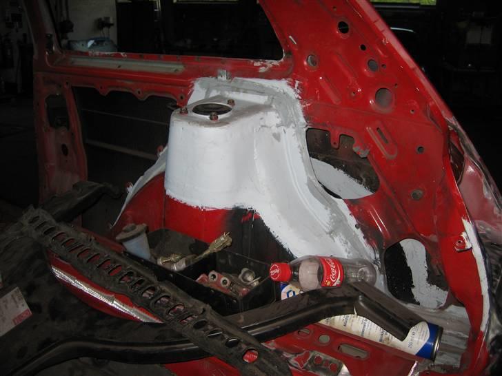 Toyota corolla ae82  - Begge tårn har været af for at lave rust bagved.. billede 3