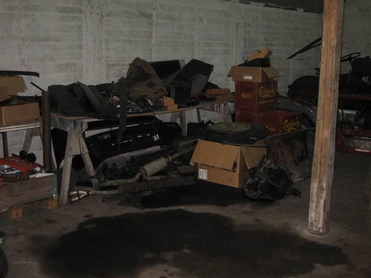 Toyota corolla ae82  - Der ligger en halv corolla og flyder ;) billede 18