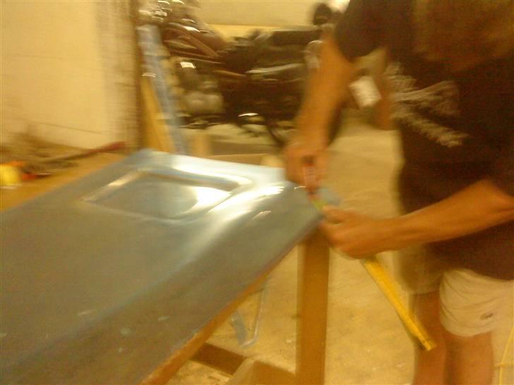 Ny hattehylde til den lille bil :) - Op og måle om det hele passer og kan bøjes de rigtige steder... billede 2