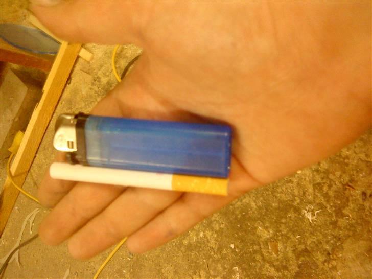 Ny hattehylde til den lille bil :) - OG SÅ SKU DER RYGES! billede 7