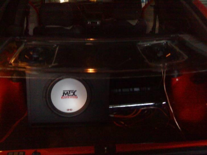 Ny hattehylde til den lille bil :) - Så er den dejlige hattehylde monteret... og det spiller bar skide godt! billede 10