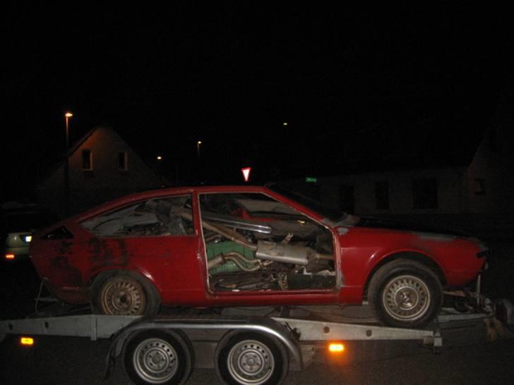 Alfa Romeo Alfetta GTV - Gtv'en fyldt med dele, diverse ting fra gtv og visse dele fra/til en 75 turbo billede 53