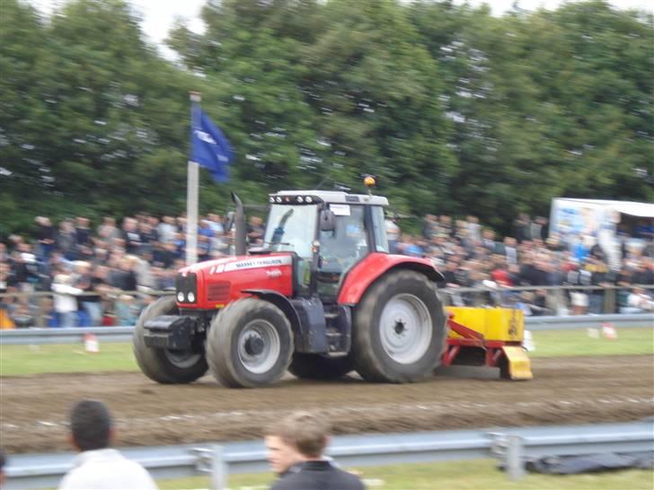 DTP ( Dansk Traktor Pulling ) i Herning 2009 - Hjælpe traktor der retter banen op billede 26