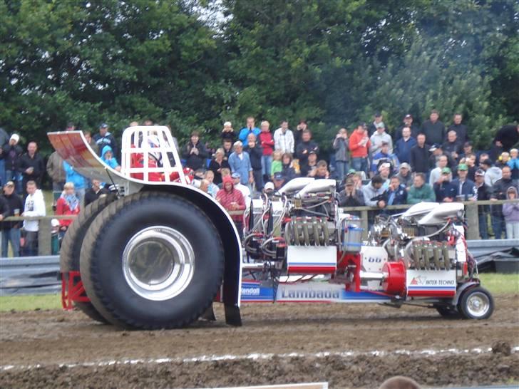 DTP ( Dansk Traktor Pulling ) i Herning 2009 - 4500 Modificerede 

Intertechno Lambada
absolut det fedeste navn i klassen billede 40
