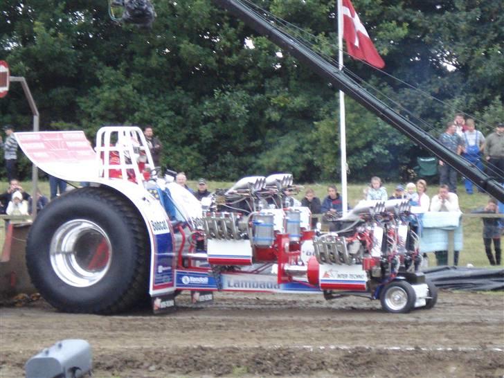 DTP ( Dansk Traktor Pulling ) i Herning 2009 - 4500 Modificerede 

Intertechno Lambada
absolut det fedeste navn i klassen billede 41