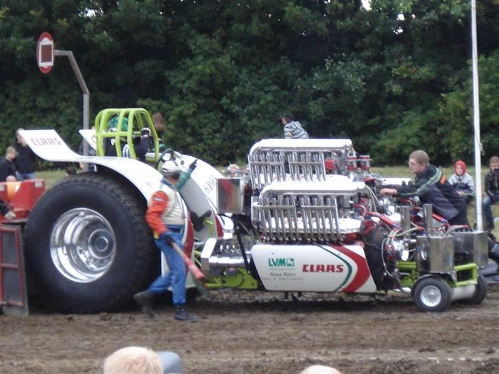 DTP ( Dansk Traktor Pulling ) i Herning 2009 - 4500 Modificeret 

Green Fighter billede 47