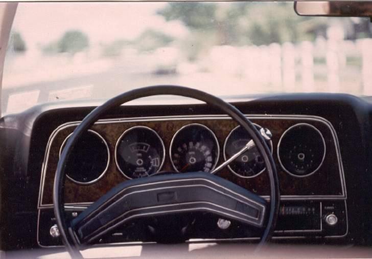 1975 Mercury Montego MX - Fedt instrument panel uden ekstra udstyr, så som ur.
Basis rat uden tilt og teleskop og cruise control. 
Det ville have været rar på denne 12.500 km. lange tur.
MEN der var en utroligt effektiv A/C. billede 16