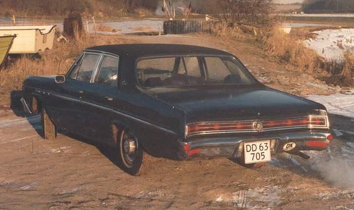 1965 Buick Skylark - Fuld bredde på baglygterne og de røde blinklys. billede 7