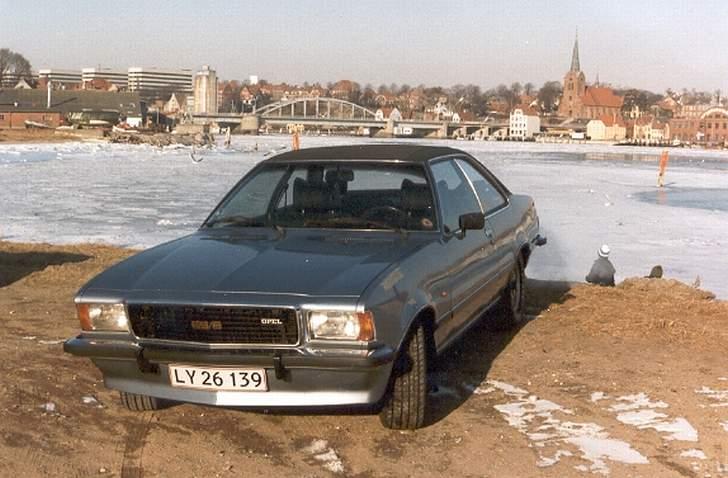 1977 Opel Commodore GS/E 2,8 aut. - Det er uden tvivl den hurtigste bil jeg nogensinde har haft. billede 3