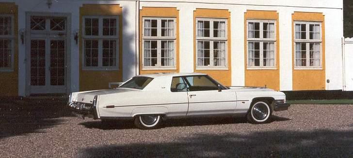 1973 Cadillac Coupe de Ville - Den havde den kørt 160.000 miles. Havde kontakt med den skotske ejer, der kan fortælle at det er en Florida-bil, som senere kom til Chicago, hvor han købte den. Jeg kan meget vel have set den, da jeg parkerede med min Mercury Montego i det samme parkeringshus i John Hancock bygningen, hvor den samme år havde fast parkeringsplads. billede 3