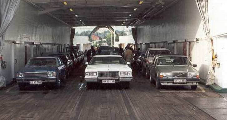 1973 Cadillac Coupe de Ville - Med gutterne til Bankegårdens bilauktion i Odense. Buick Skylark'en til venstre, er den som jeg forsøgte at handle mig til, medens jeg havde 1965'er Skylark'en. billede 50
