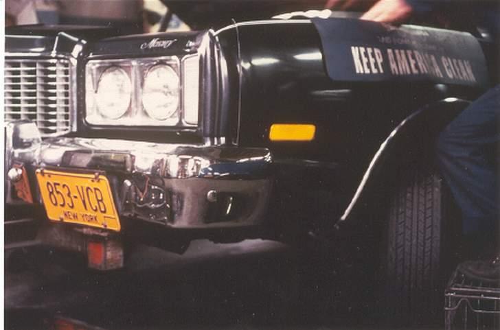 1975 Mercury Montego MX - Bilen skulle synes, og styrekuglerne blev skiftet. 
Derefter blev der skiftet en "regulator" i strømsysteme, samt en servostyring slange.
Alt sammen inden jeg forlod Buffalo N.Y. 
Fint nok. Der var ikke skyggen af problemer på noget tidspunkt undervejs til Los Angeles. billede 9