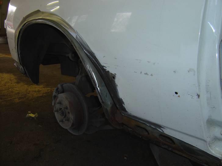 Celica ST165 under genopbygning - Højre skærmkant næsten klar til montering af en ny billede 89