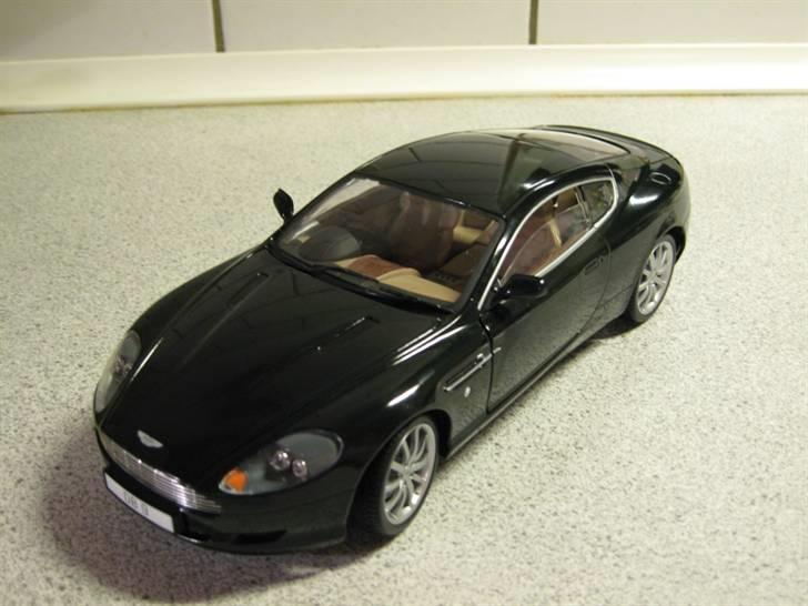 Mine Modelbiler - Aston Martin DB9 - Solido - 1:18 billede 7