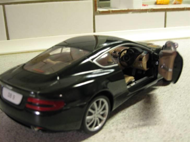 Mine Modelbiler - Aston Martin DB9 - Solido - 1:18 billede 8