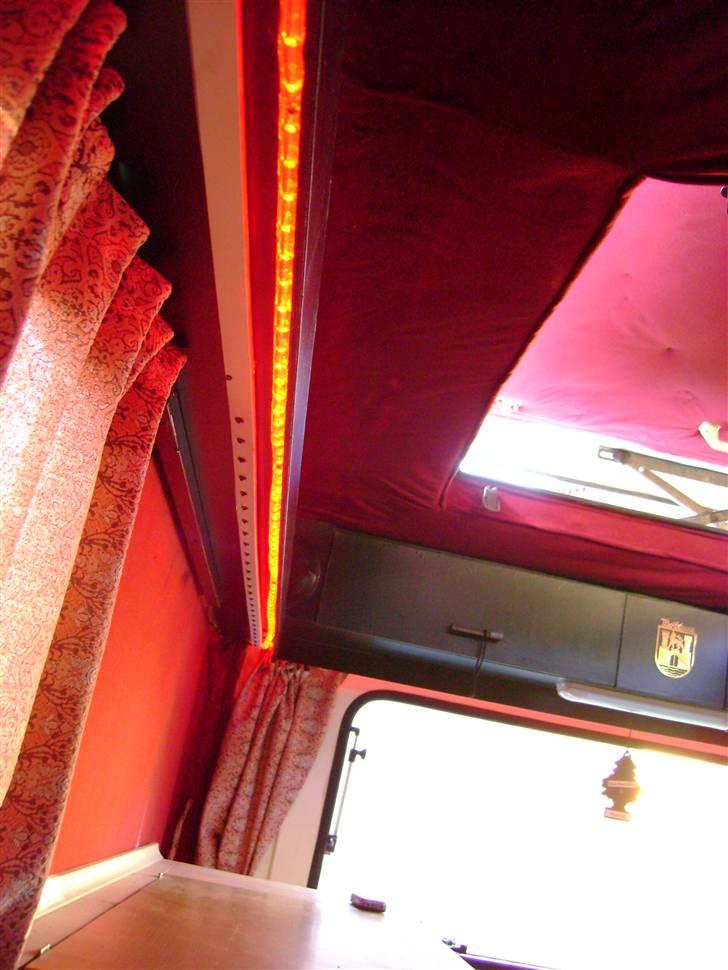 Min Safari 280 "GT"..  - Rødt diode reb lys rundt i hele hytten.. med lys dæmper.. mega hygge om aftenen billede 47