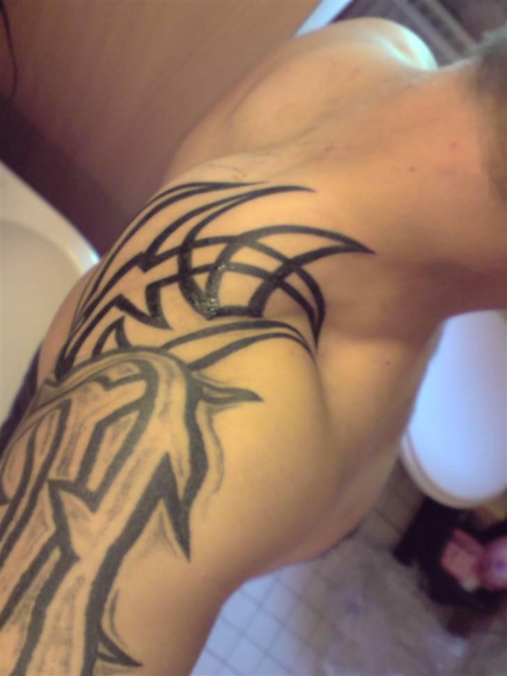 Min tatu :)  - Så kom der lige lidt mere på men det er ikke færdigt inu mangler skygger :) billede 5