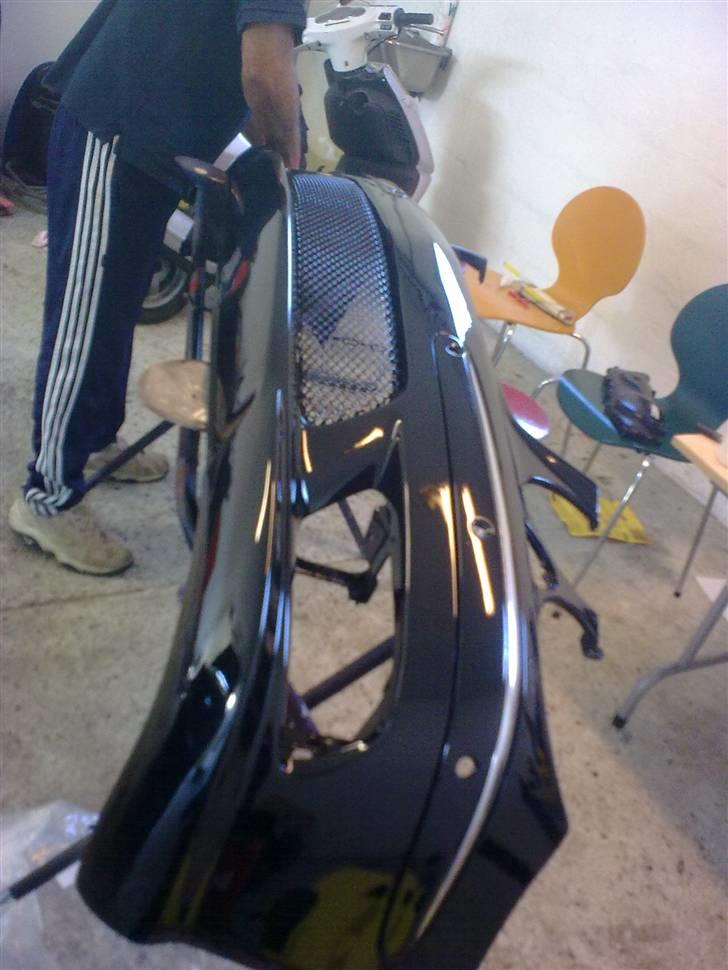 Styling til Mercedes W211 ! - Led lys / AMG NÆSTEN FÆRDIG!!!! - Kofanger efter den kom fra maleren billede 3