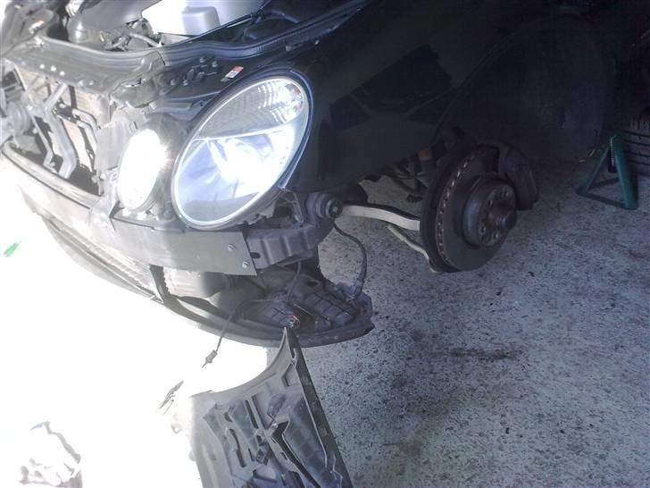 Styling til Mercedes W211 ! - Led lys / AMG NÆSTEN FÆRDIG!!!! - Hvorfor ik smide nye bærearme osv nu man var i gang ;) billede 5