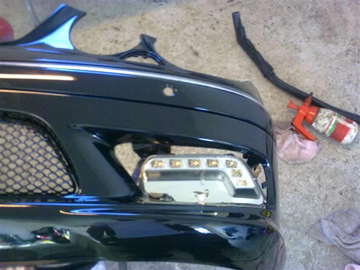 Styling til Mercedes W211 ! - Led lys / AMG NÆSTEN FÆRDIG!!!! - Der skal vidst lidt mod til, det ser jo ud af bæ til :) billede 9